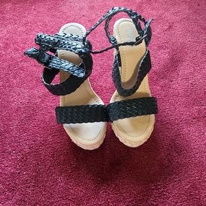 Woman's‎ Emergency Exit Wedge Sandal